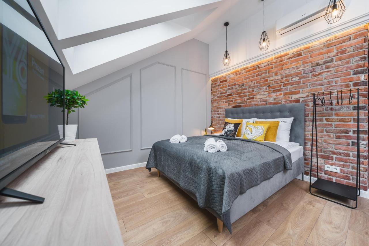 Saint Florian'S Suites - Old Town Luxury Apartments - By Upstairs Краков Экстерьер фото