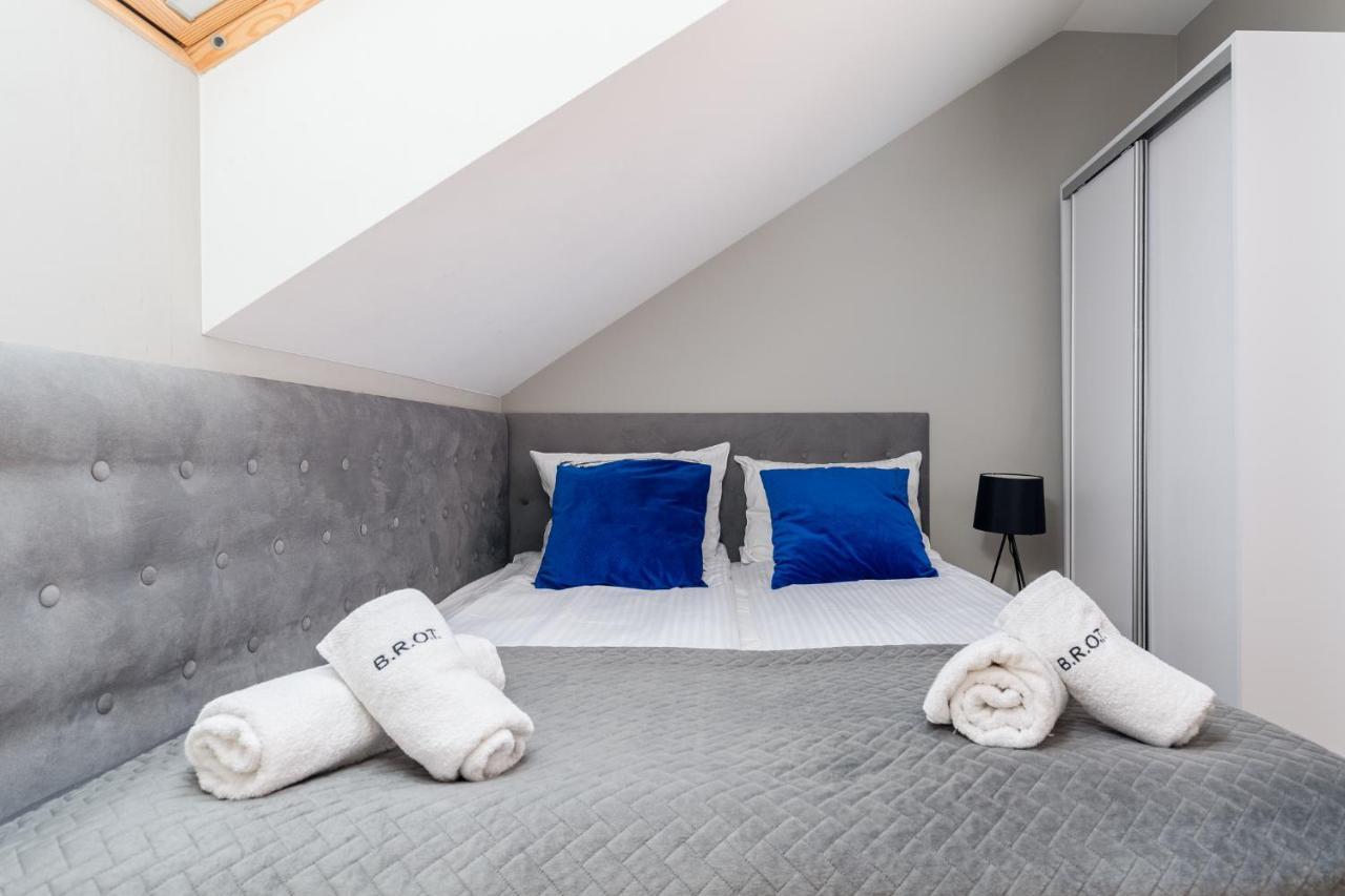 Saint Florian'S Suites - Old Town Luxury Apartments - By Upstairs Краков Экстерьер фото